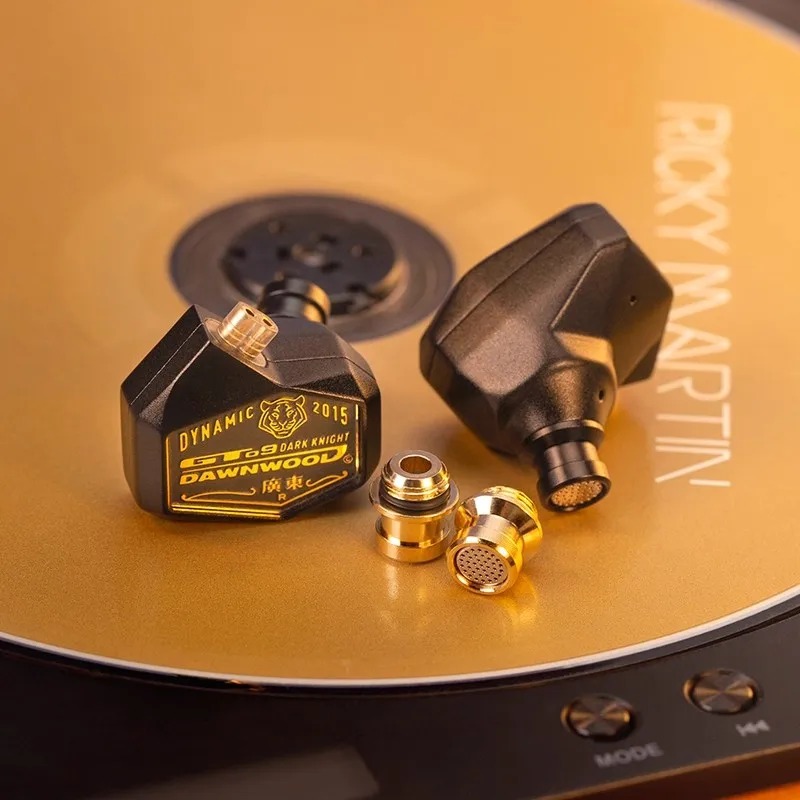 DAWNWOOD GT09 Dark Knight IEM  - đánh giá và giá In Ear Monitor Iem